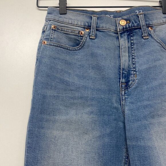 High-rise slim demi-boot jean in Pin Cherry wash - Picture 2 of 9